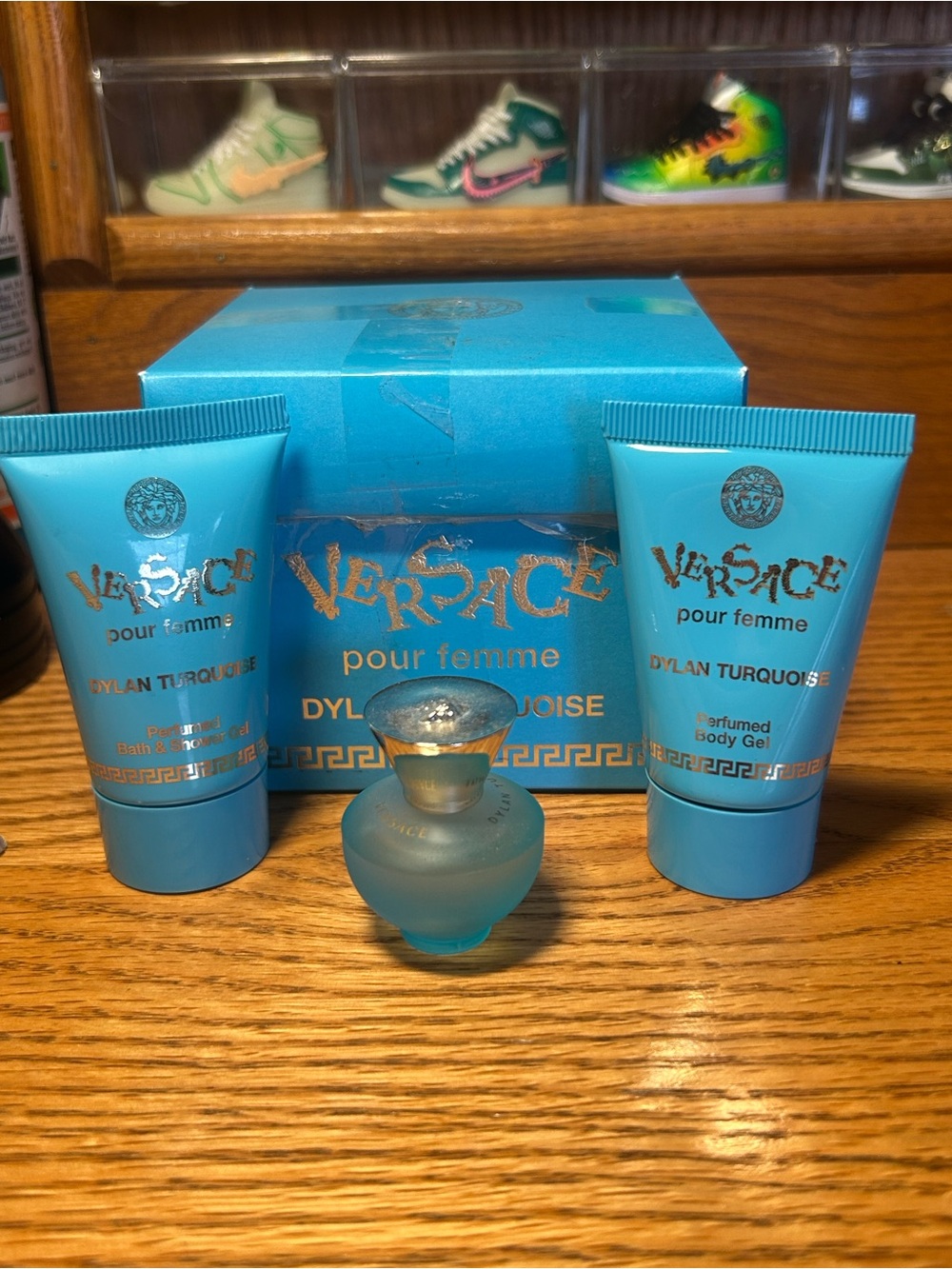 Versace Pour Femme Dylan Turquoise Bath & Body Set - Turquoise